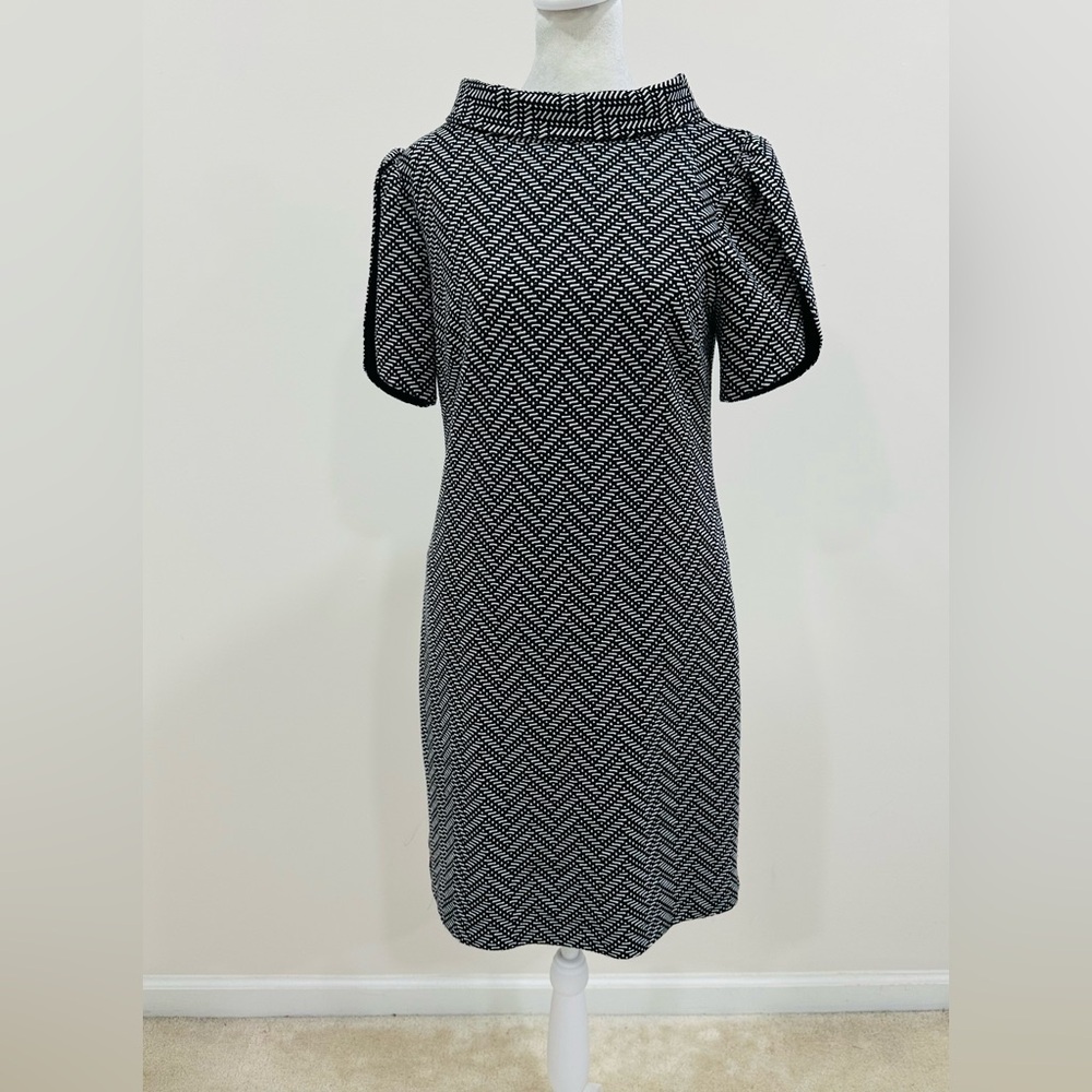 Trina Turk Black/White Pattern Jacquard Dress For Women Short Sleeve Size 4